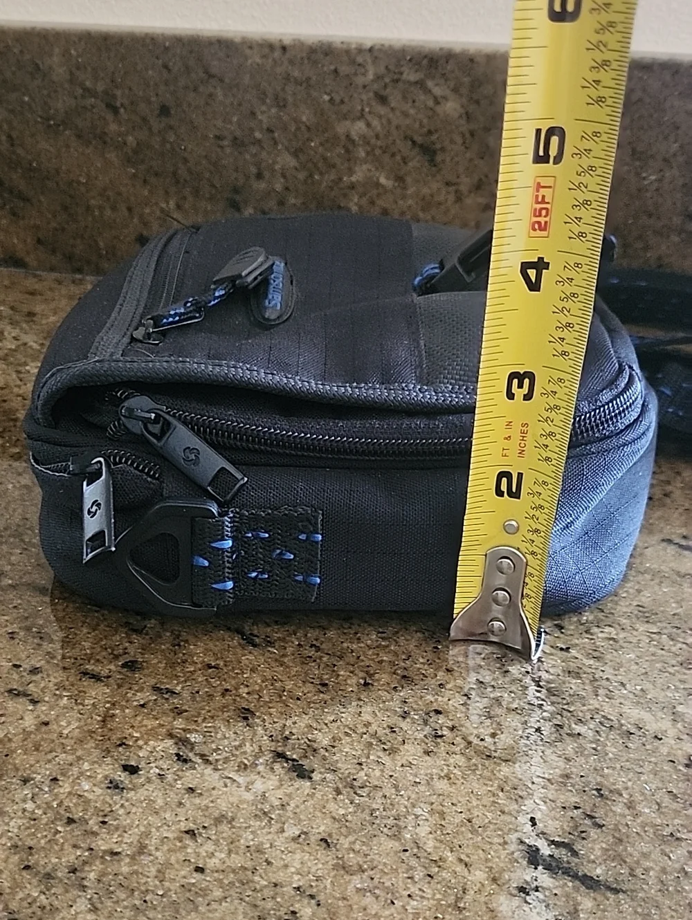 Samsonite branded compact